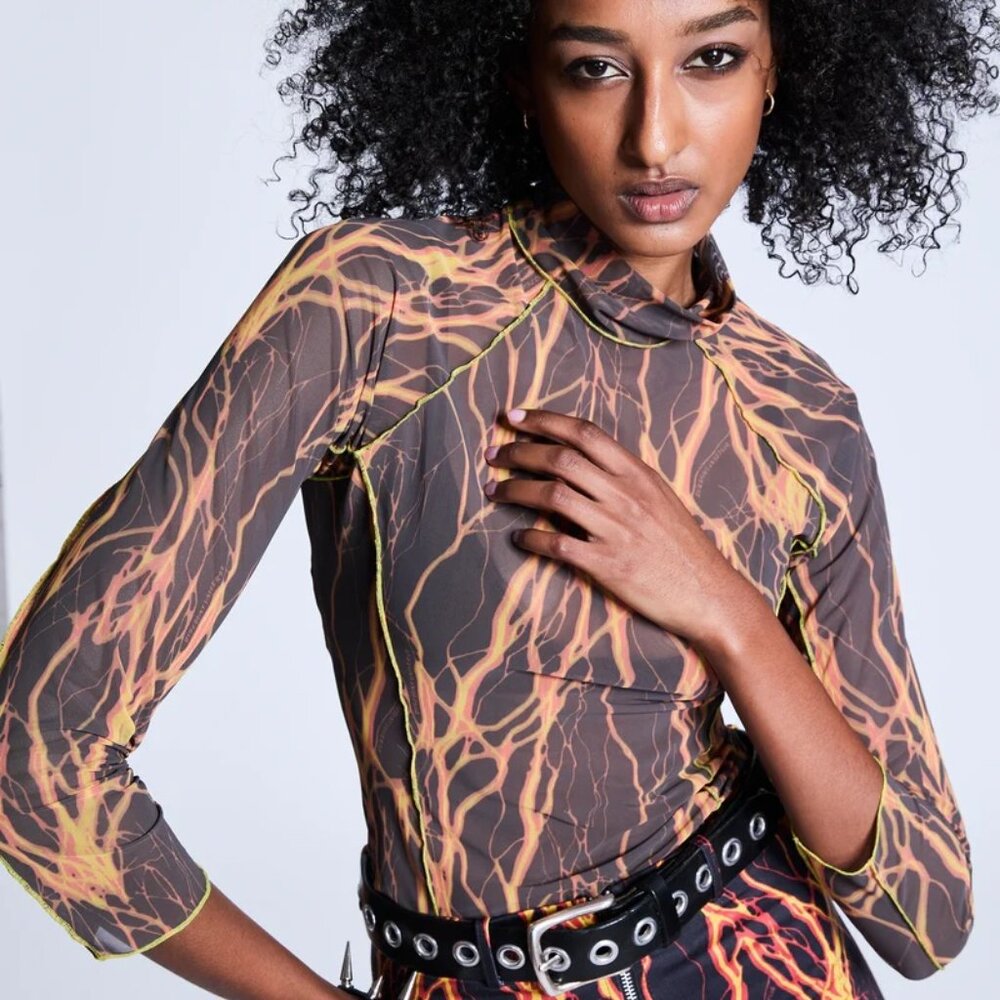 NWT DISCOUNT UNIVERSE SHE'S ELECTRIC TOP - MEDIUM